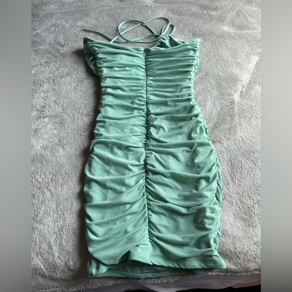 Oh Polly Mint Backless Cut Out Ruched Dress Size 2 - Picture 3 of 3
